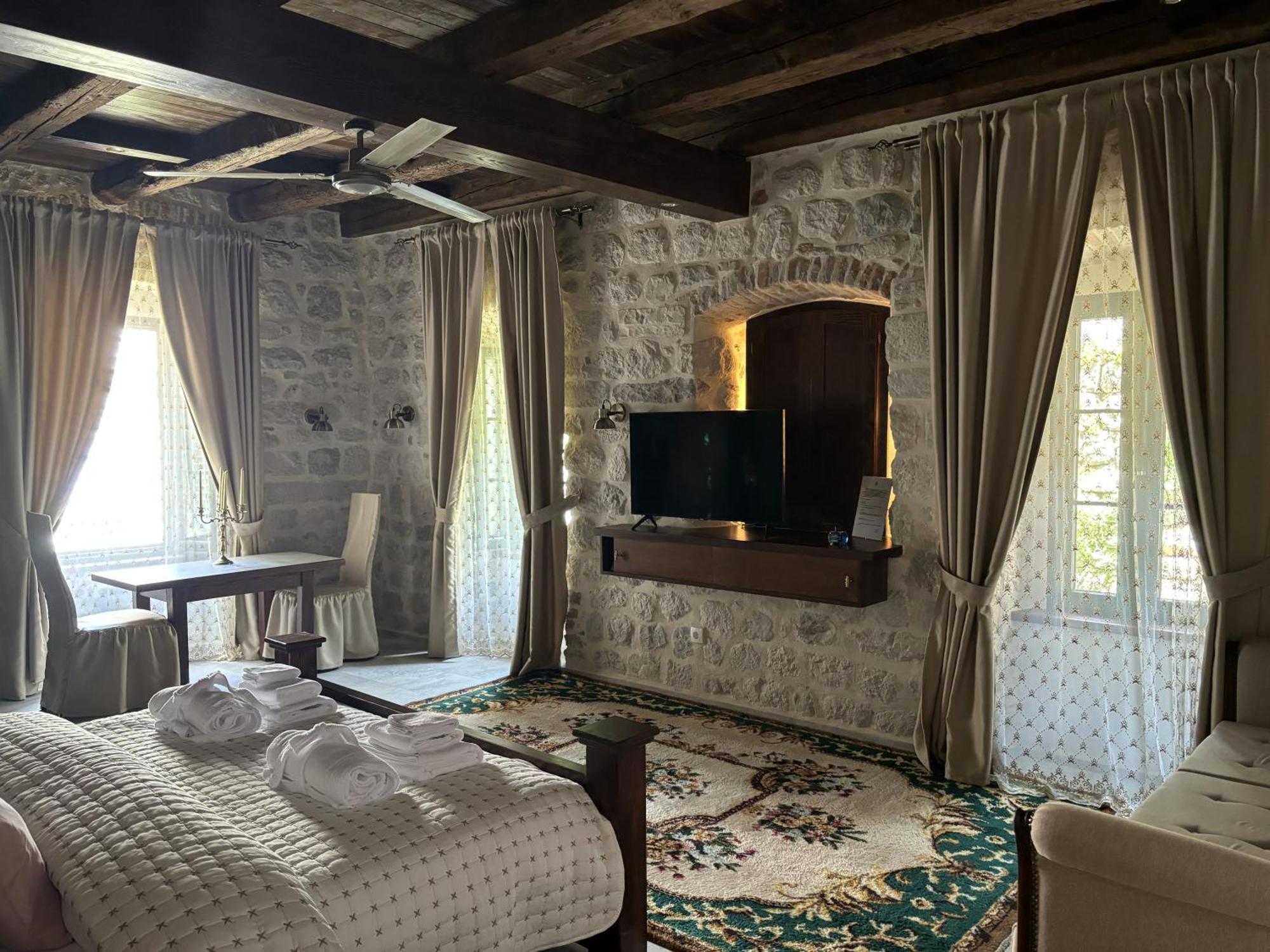 Kazin Supreme Hotel Kotor Kültér fotó